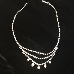 Stunning👗Vintage Rhinestone Costume Necklace!